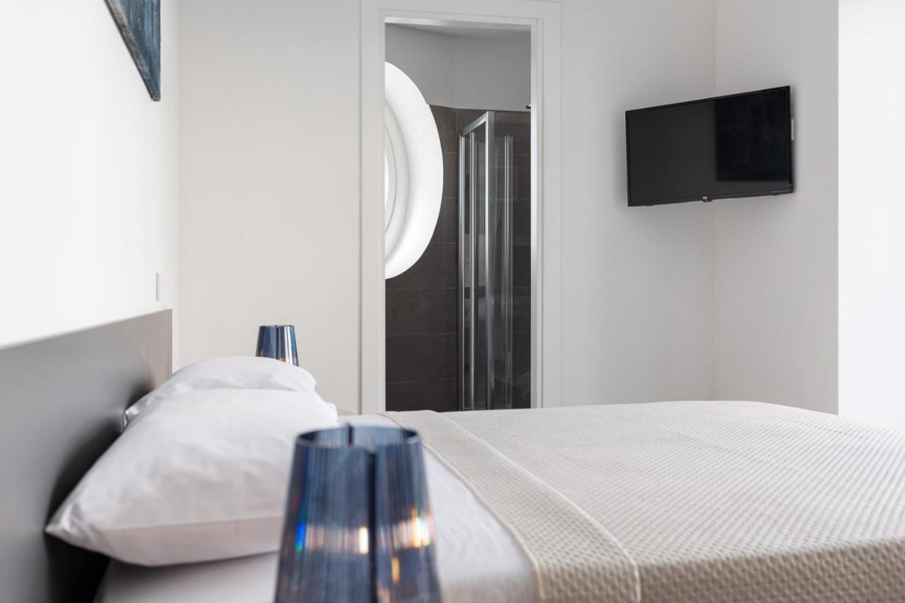 Oneweek Gaeta Suites And Apartments Exteriör bild